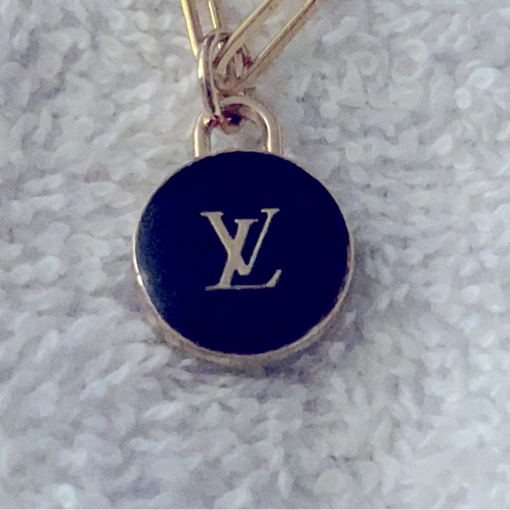 🔥Authentic LV charm on an unbranded chain. All offers considered.